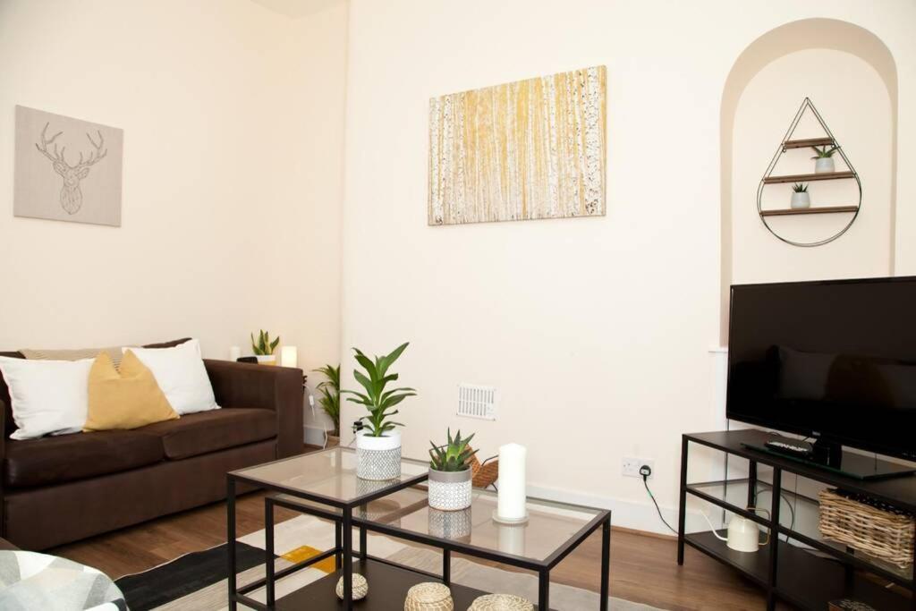 Snug - Logie Baird Apartment Helensburgh Extérieur photo