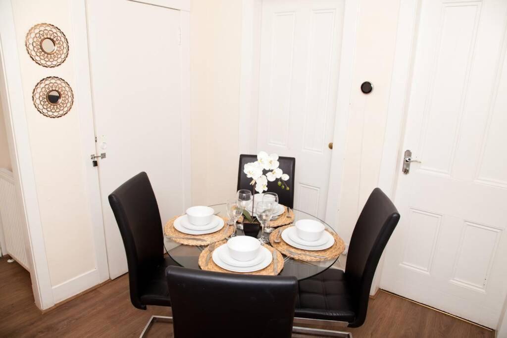 Snug - Logie Baird Apartment Helensburgh Extérieur photo