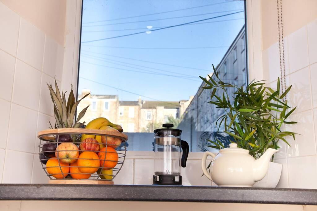 Snug - Logie Baird Apartment Helensburgh Extérieur photo