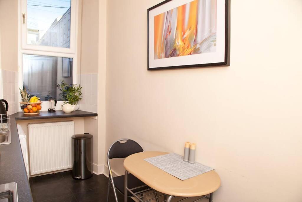 Snug - Logie Baird Apartment Helensburgh Extérieur photo